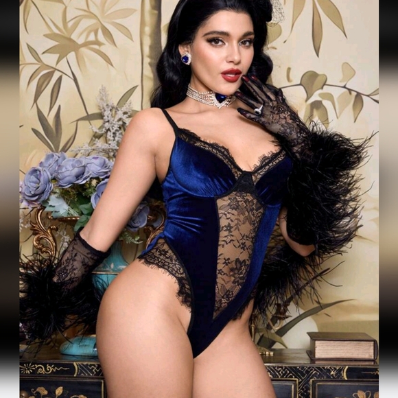 Blue Velvet & Black Lace Teddy Lingerie W/Underwires & Full Coverage Back (M) - Picture 6 of 7